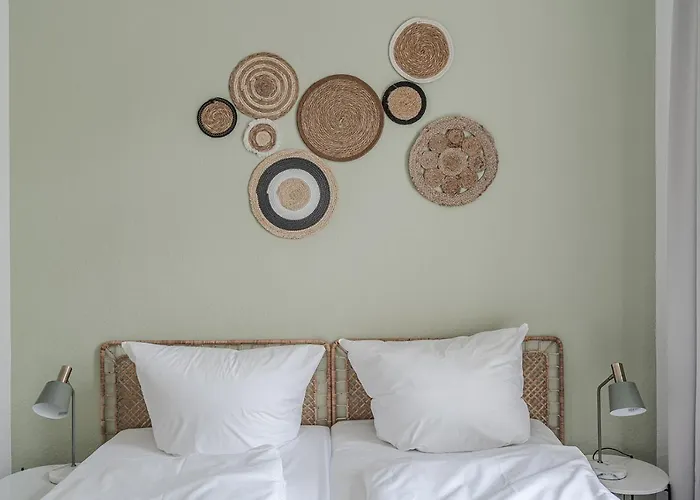 Benville Bv01 - Ideal Fuer 4-6 Personen - Wlan, Waschmaschine, Parkplatz - 2 Schlafzimmer - 1 Km Zum Bahnhof - Ruhige Lage Apartment *