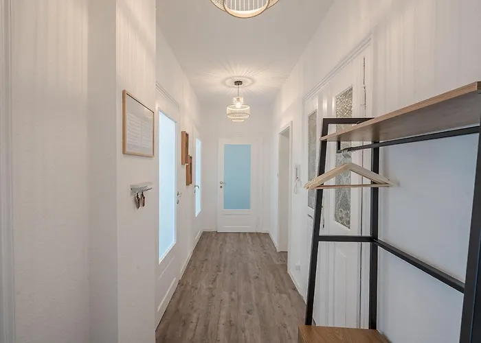 Apartment Benville Bv01 - Ideal Fuer 4-6 Personen - Wlan, Waschmaschine, Parkplatz - 2 Schlafzimmer - 1 Km Zum Bahnhof - Ruhige Lage *