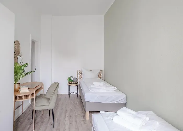 Apartment Benville Bv01 - Ideal Fuer 4-6 Personen - Wlan, Waschmaschine, Parkplatz - 2 Schlafzimmer - 1 Km Zum Bahnhof - Ruhige Lage *