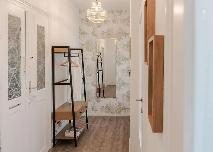 Apartment Benville Bv01 - Ideal Fuer 4-6 Personen - Wlan, Waschmaschine, Parkplatz - 2 Schlafzimmer - 1 Km Zum Bahnhof - Ruhige Lage Meissen