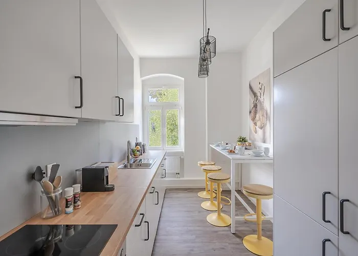 Apartment Benville Bv01 - Ideal Fuer 4-6 Personen - Wlan, Waschmaschine, Parkplatz - 2 Schlafzimmer - 1 Km Zum Bahnhof - Ruhige Lage